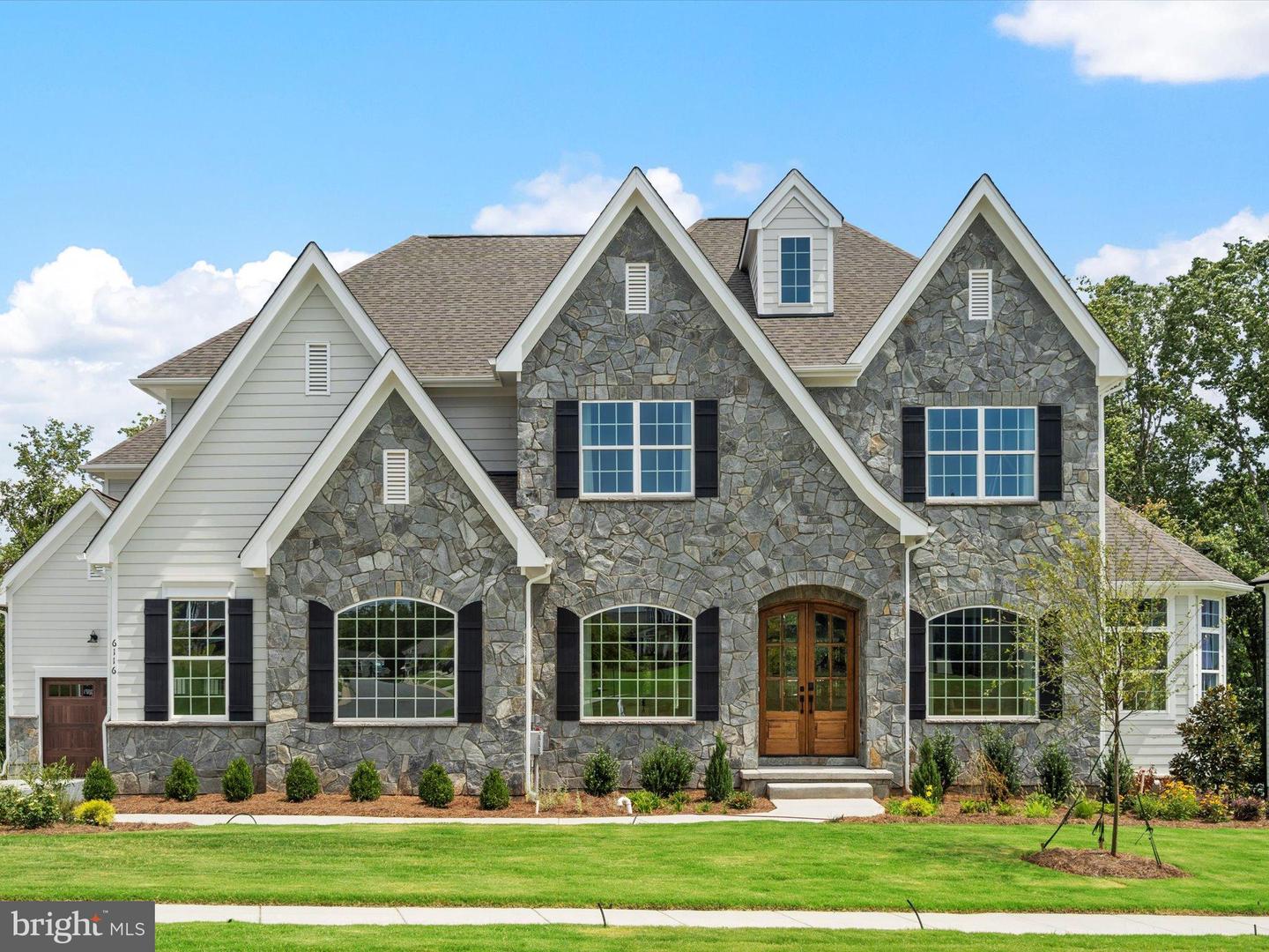 1000 Bluebird Ln #devonshire Property Photo 6