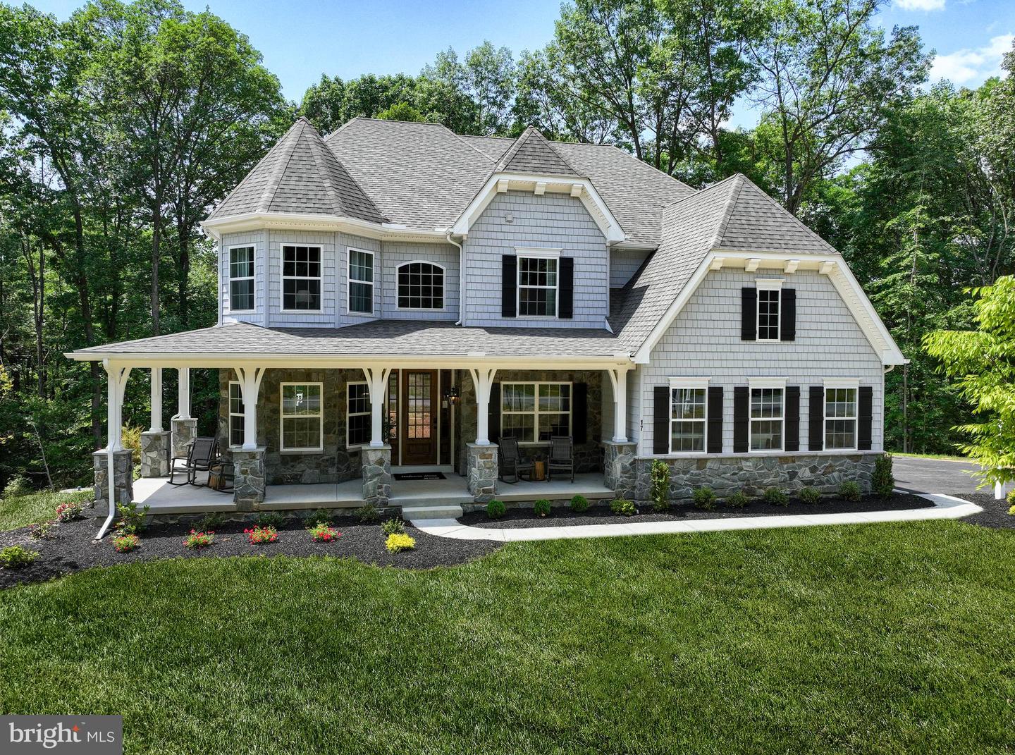 1000 Bluebird Ln #devonshire Property Photo 8
