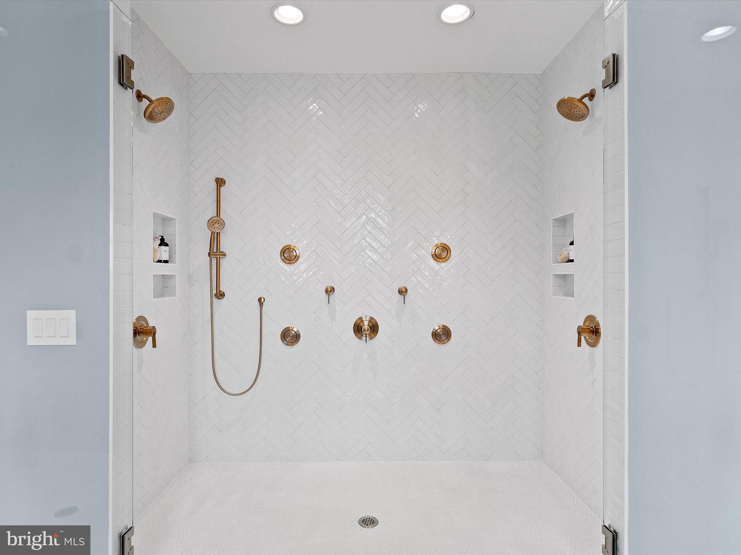 1000 Bluebird Ln #devonshire Property Photo 43