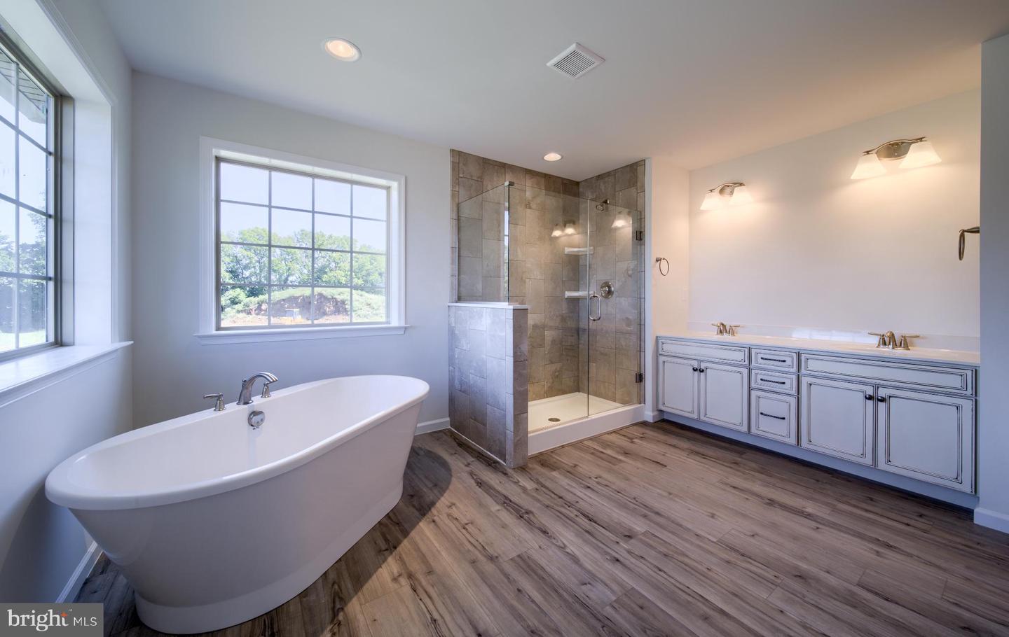 1000 Bluebird Ln #devonshire Property Photo 46