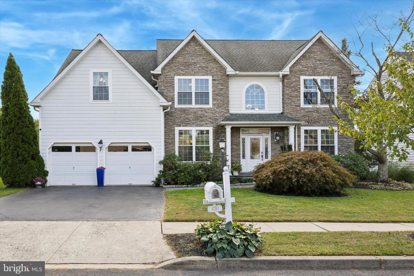 420 Longleaf Dr Property Photo 1