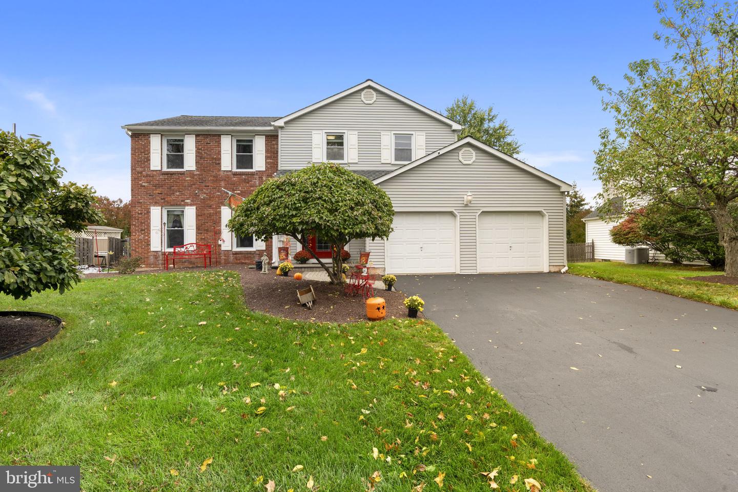 258 Woodlake Dr Property Photo 1