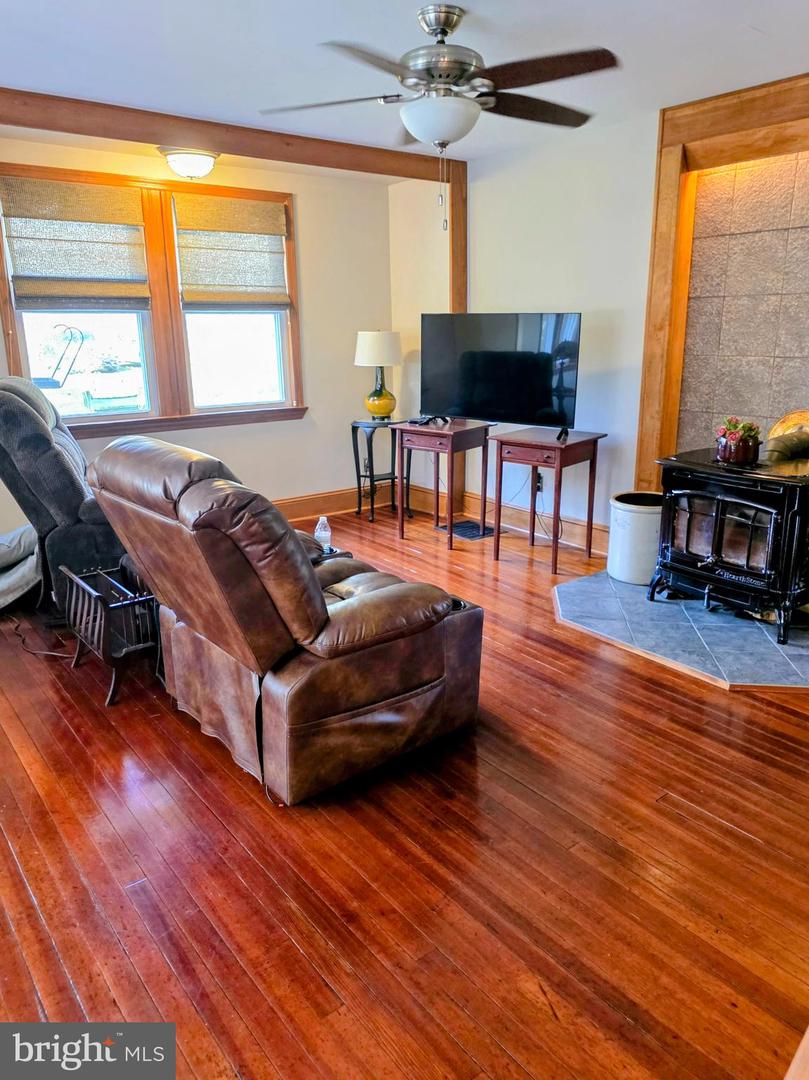 1420 Super Hwy Property Photo 3