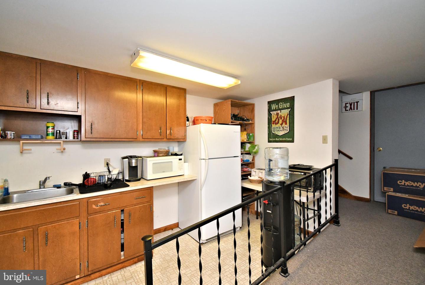 601 W Market St #100 Property Photo 17