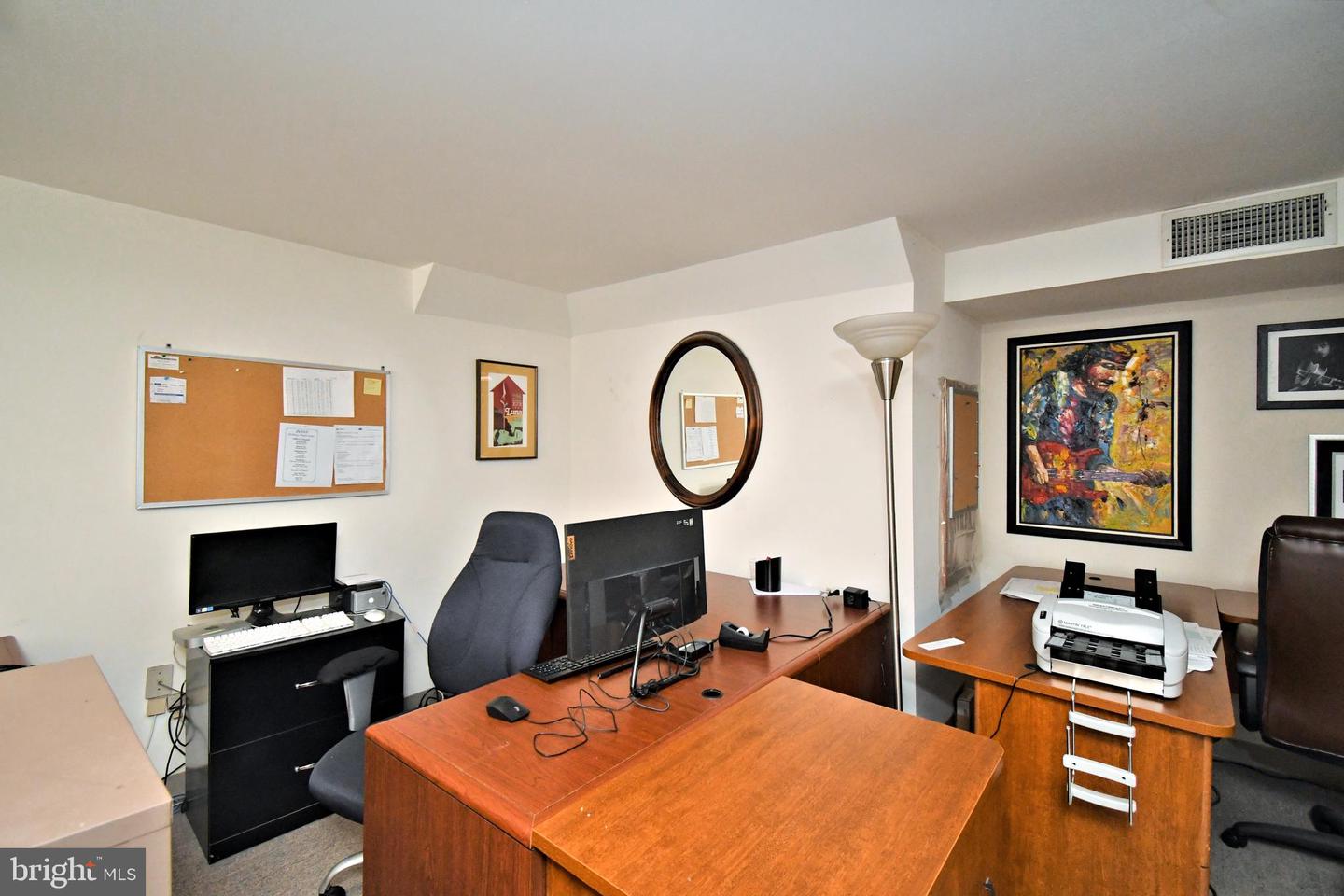 601 W Market St #100 Property Photo 19