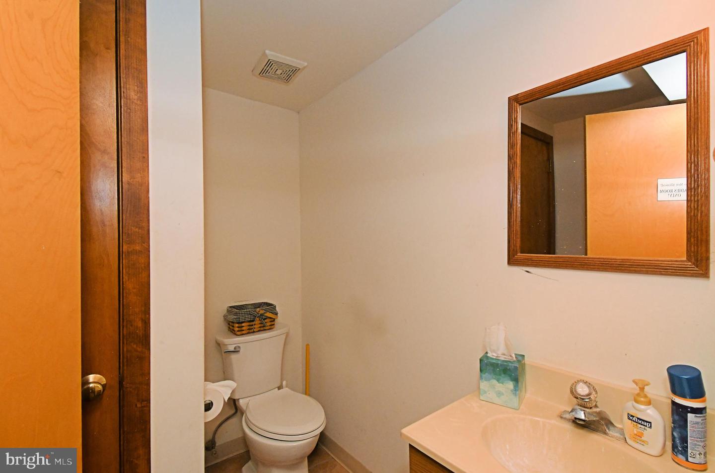 601 W Market St #100 Property Photo 18