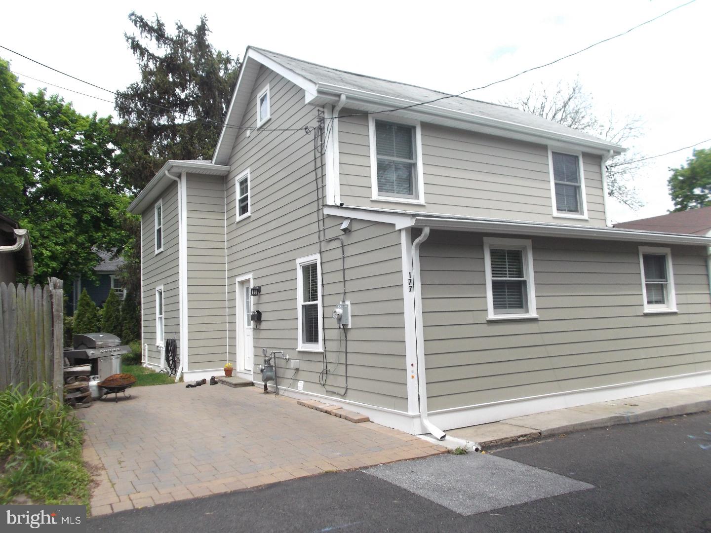 177 Mary St Property Photo 1