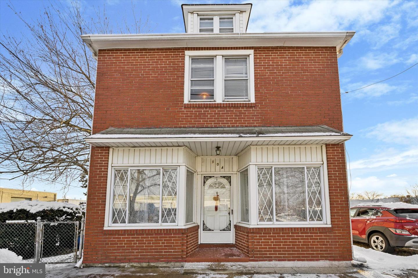 104 Monroe St Property Photo 1