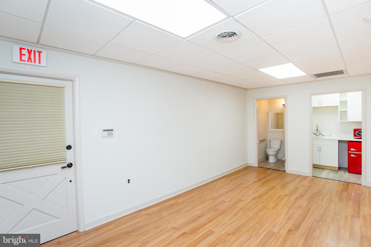 100-unit 102 W Butler Ave Property Photo 3