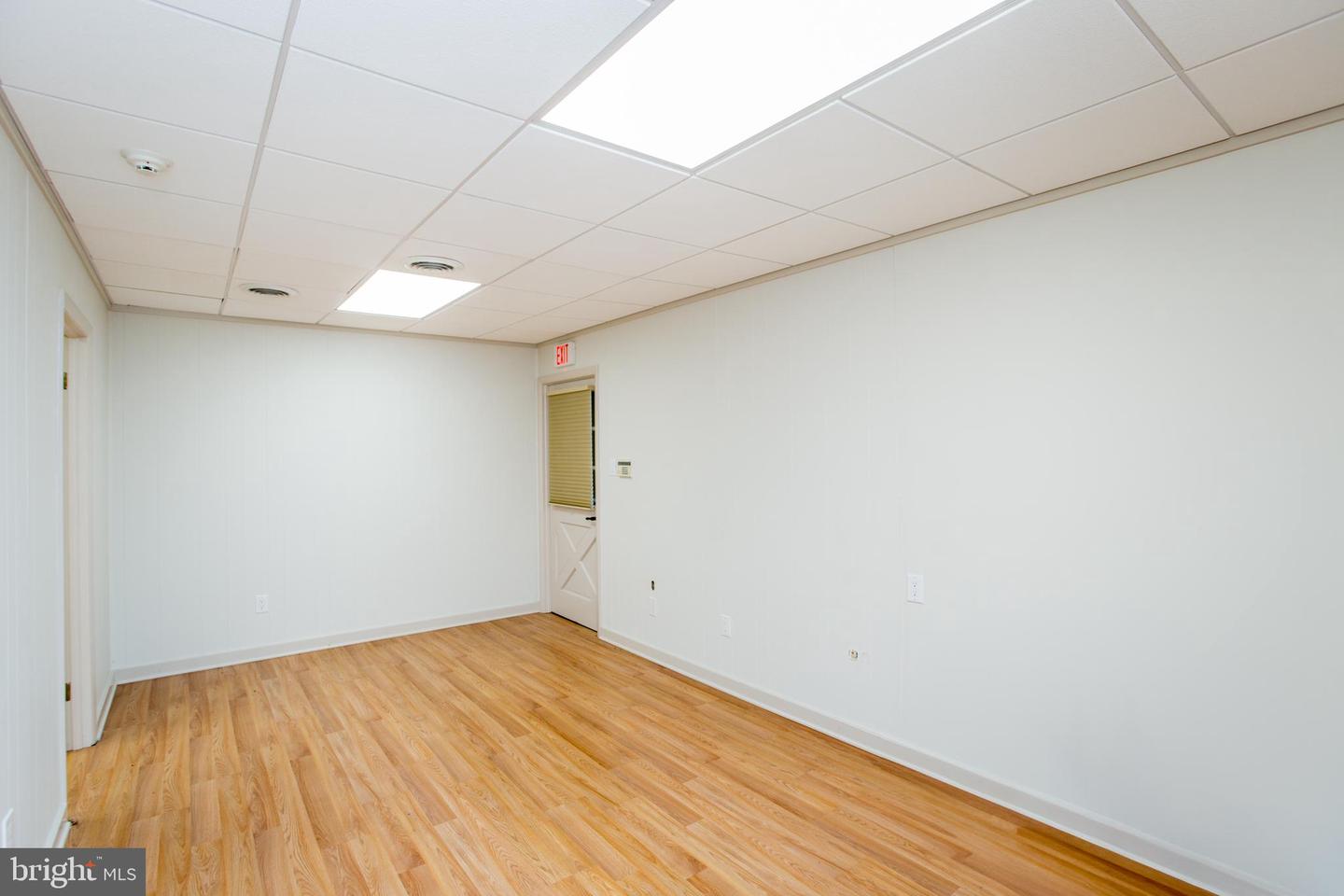 100-unit 102 W Butler Ave Property Photo 7