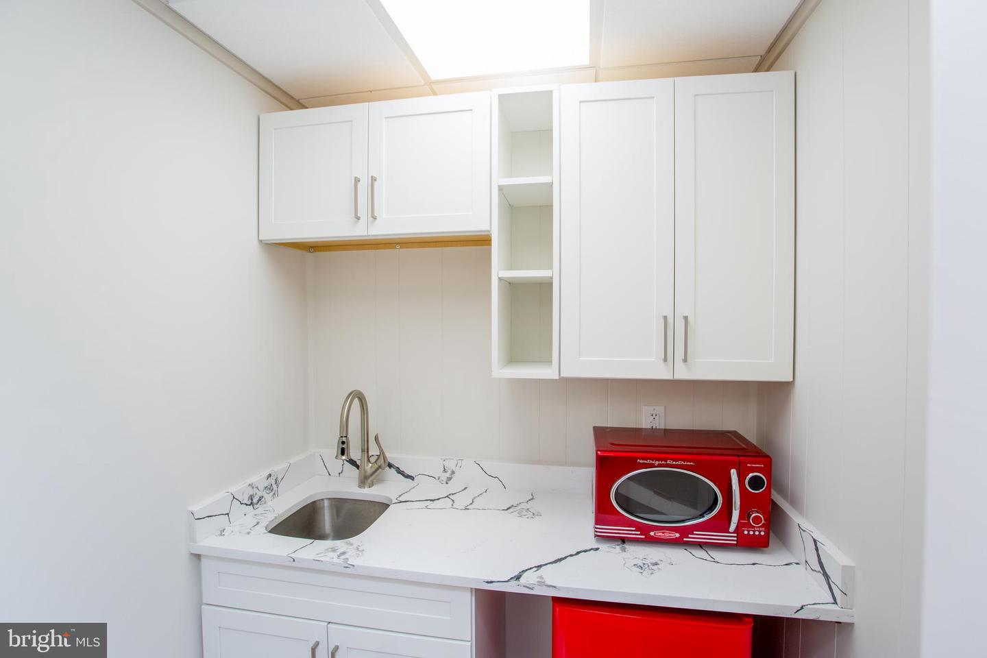100-unit 102 W Butler Ave Property Photo 12