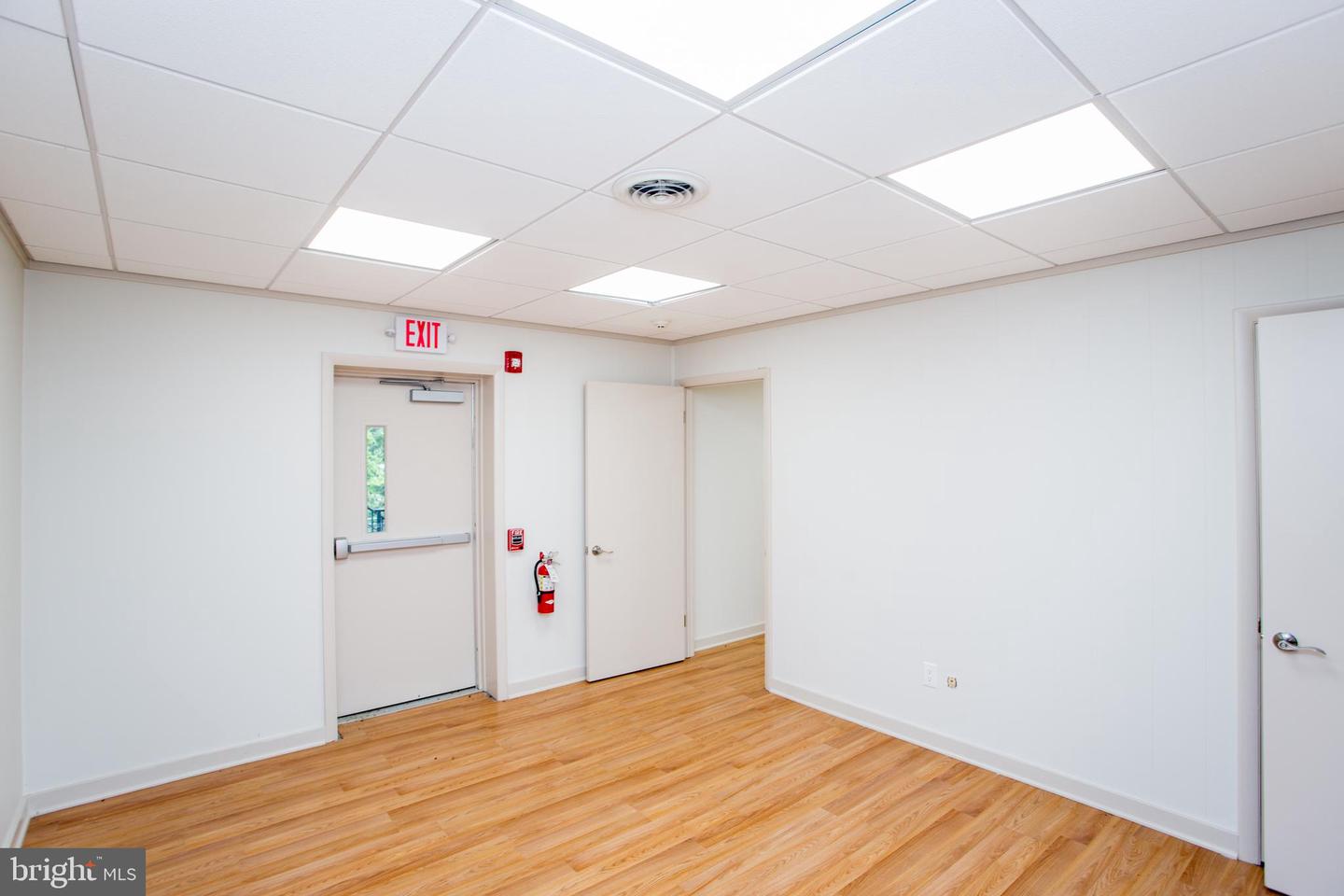 100-unit 102 W Butler Ave Property Photo 14