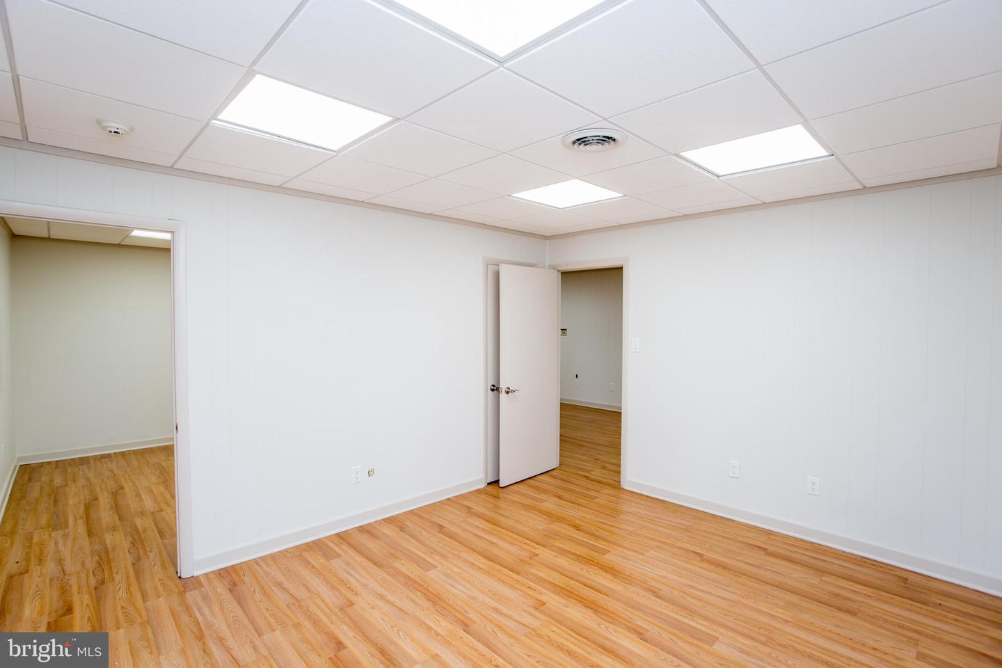 100-unit 102 W Butler Ave Property Photo 15