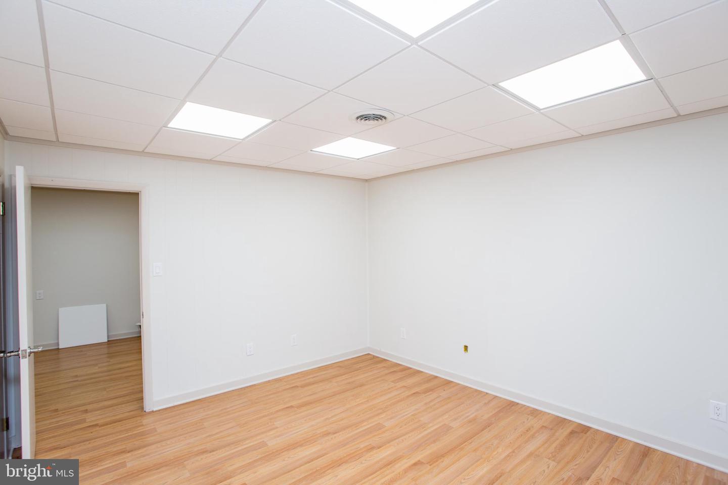 100-unit 102 W Butler Ave Property Photo 16