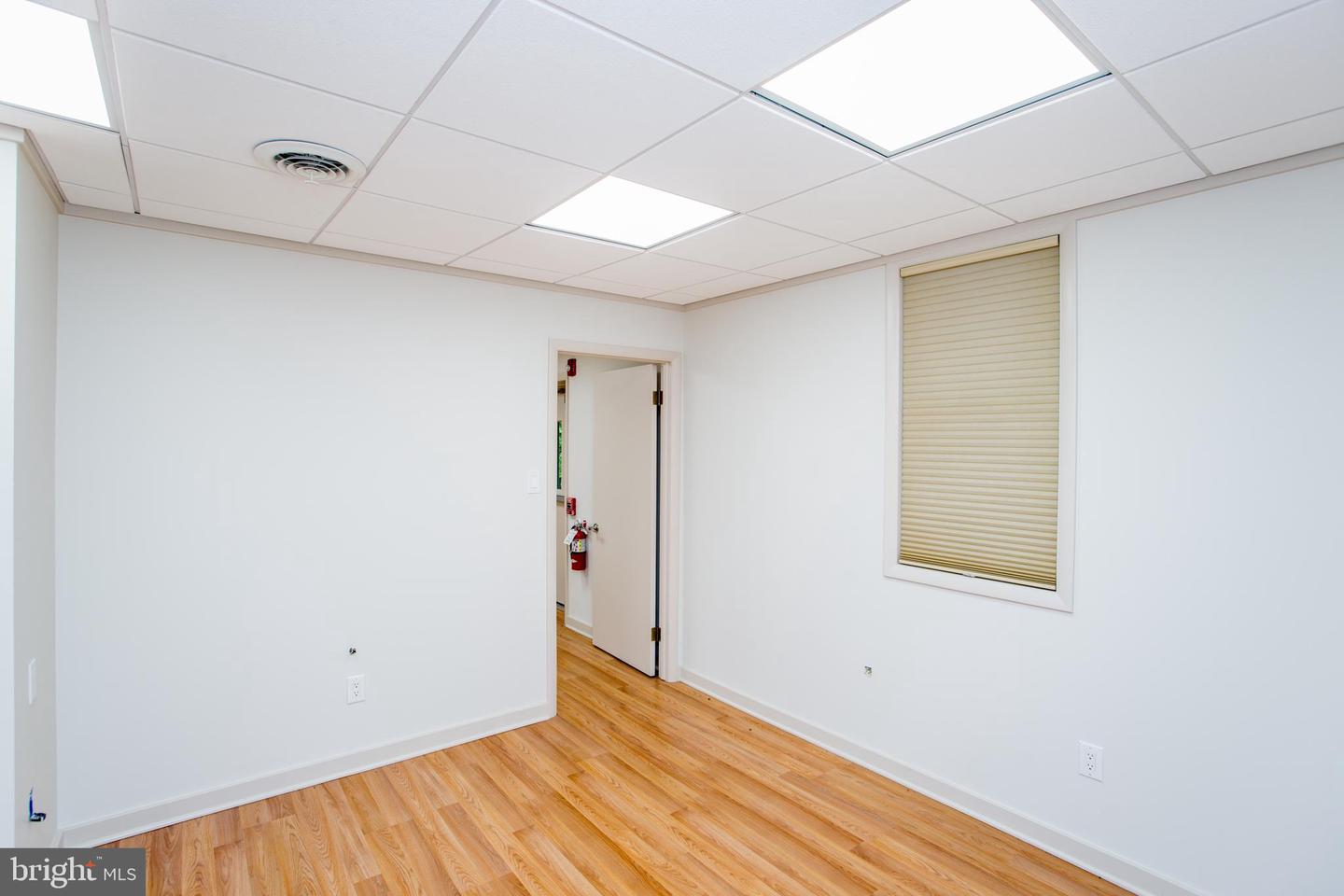 100-unit 102 W Butler Ave Property Photo 18