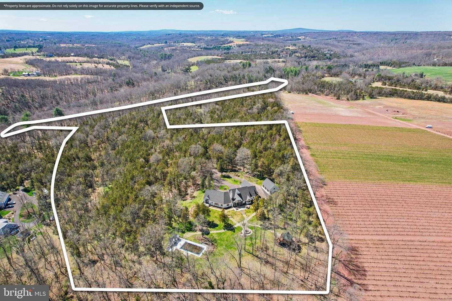 2 Cedar Ln Property Photo 6