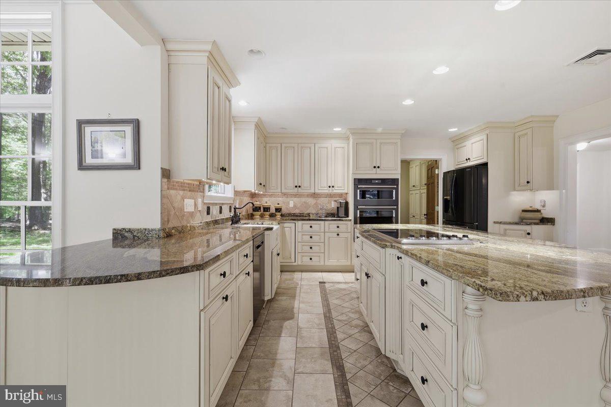 7044 Ely Rd Property Photo 11