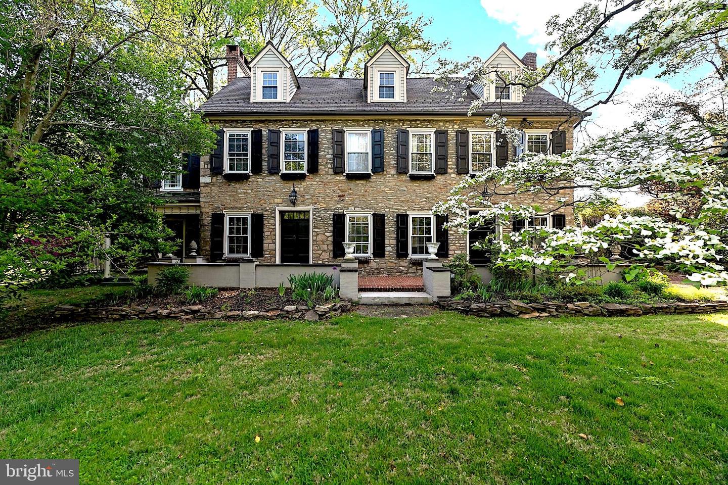 209 N Bellevue Ave Property Photo 1