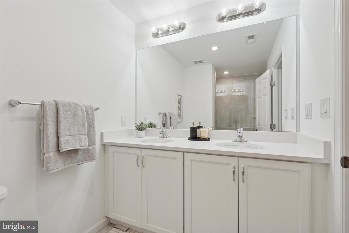 16132 River View Ct Property Photo 8