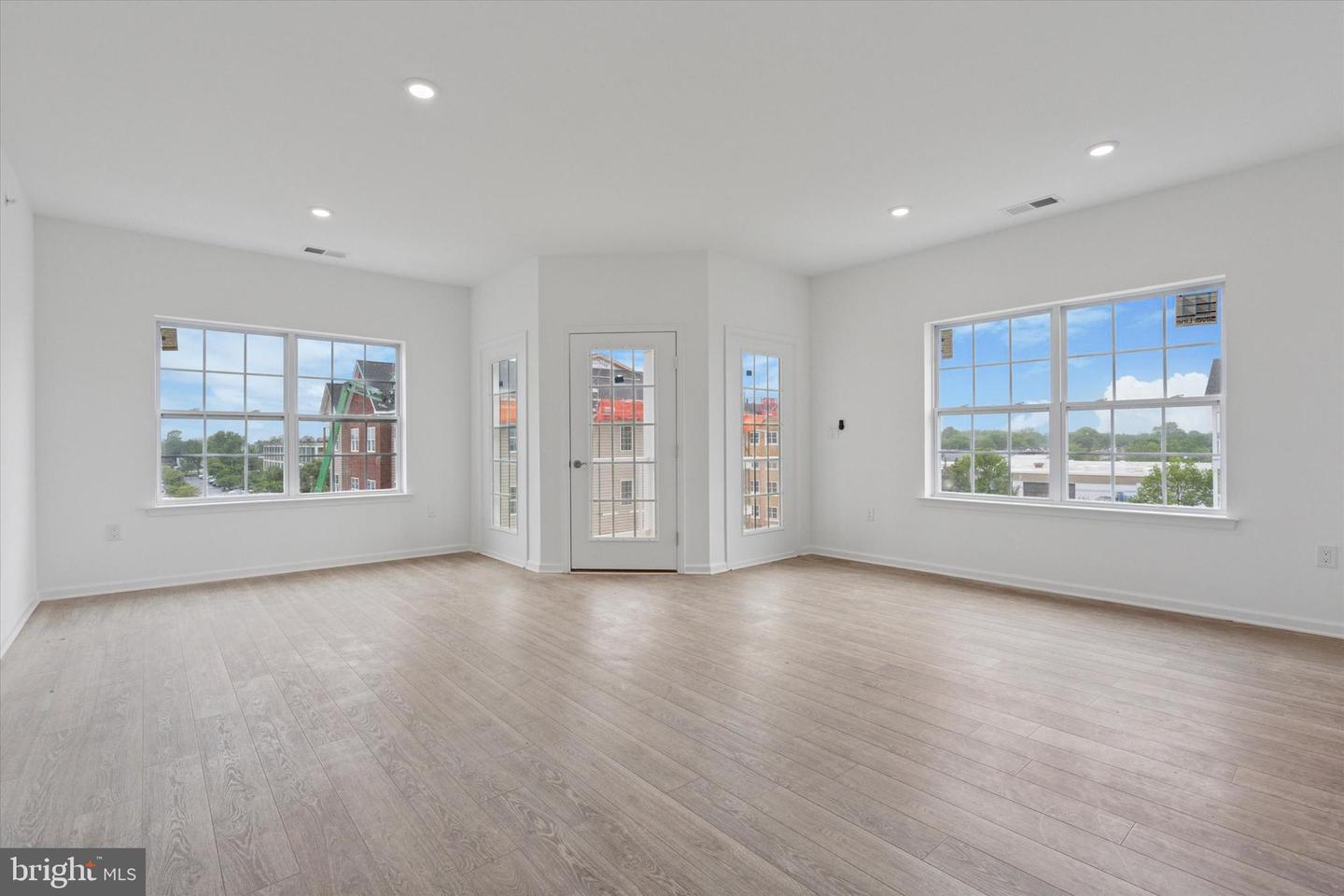 16132 River View Ct Property Photo 28