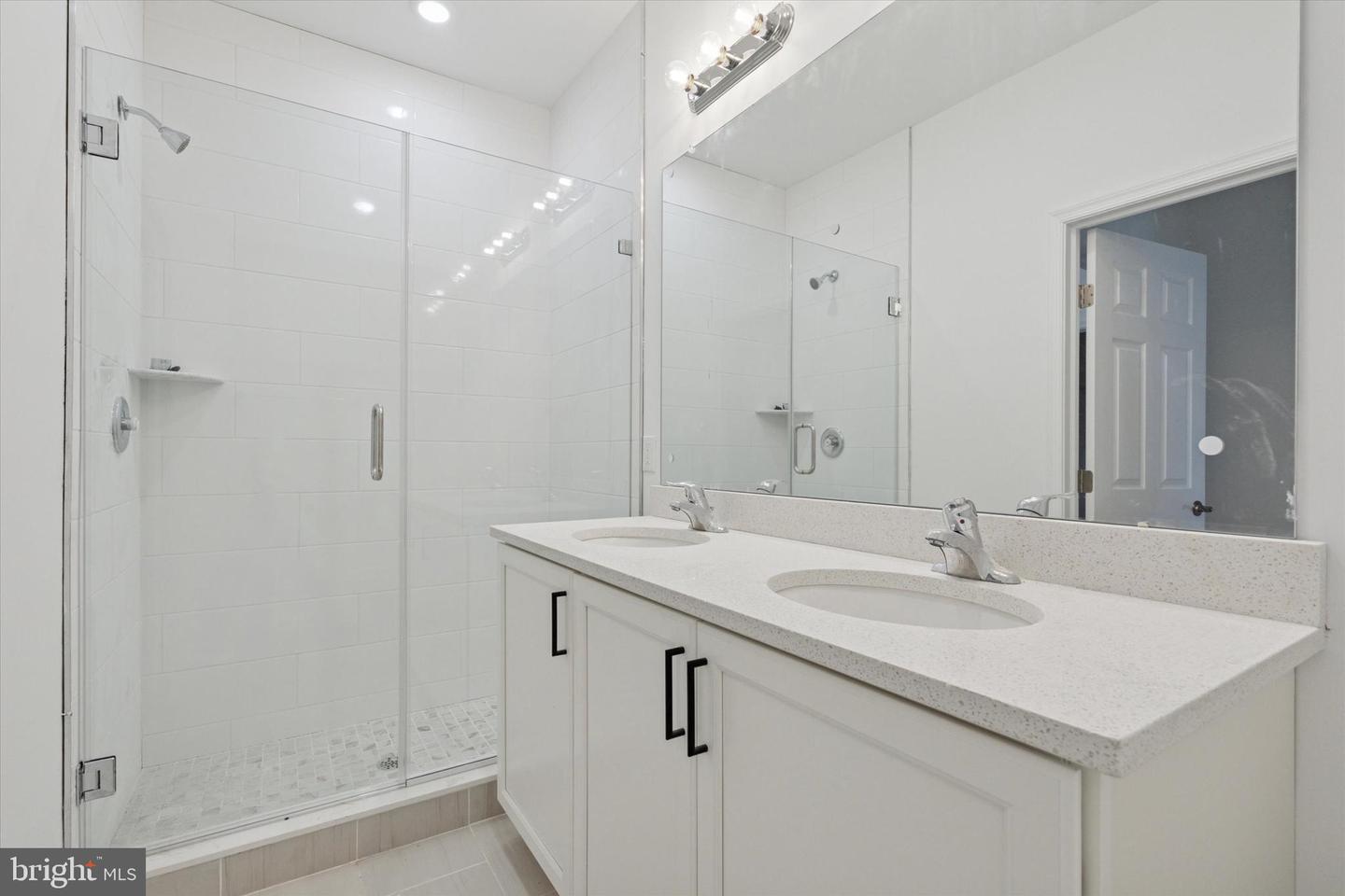 16132 River View Ct Property Photo 34