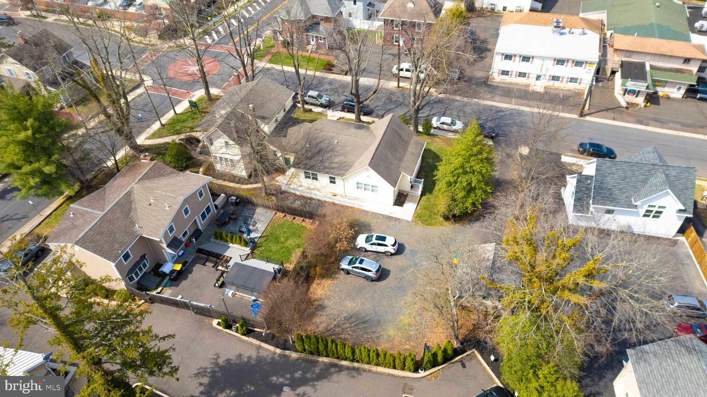 179 N BROAD ST Property Photo 1