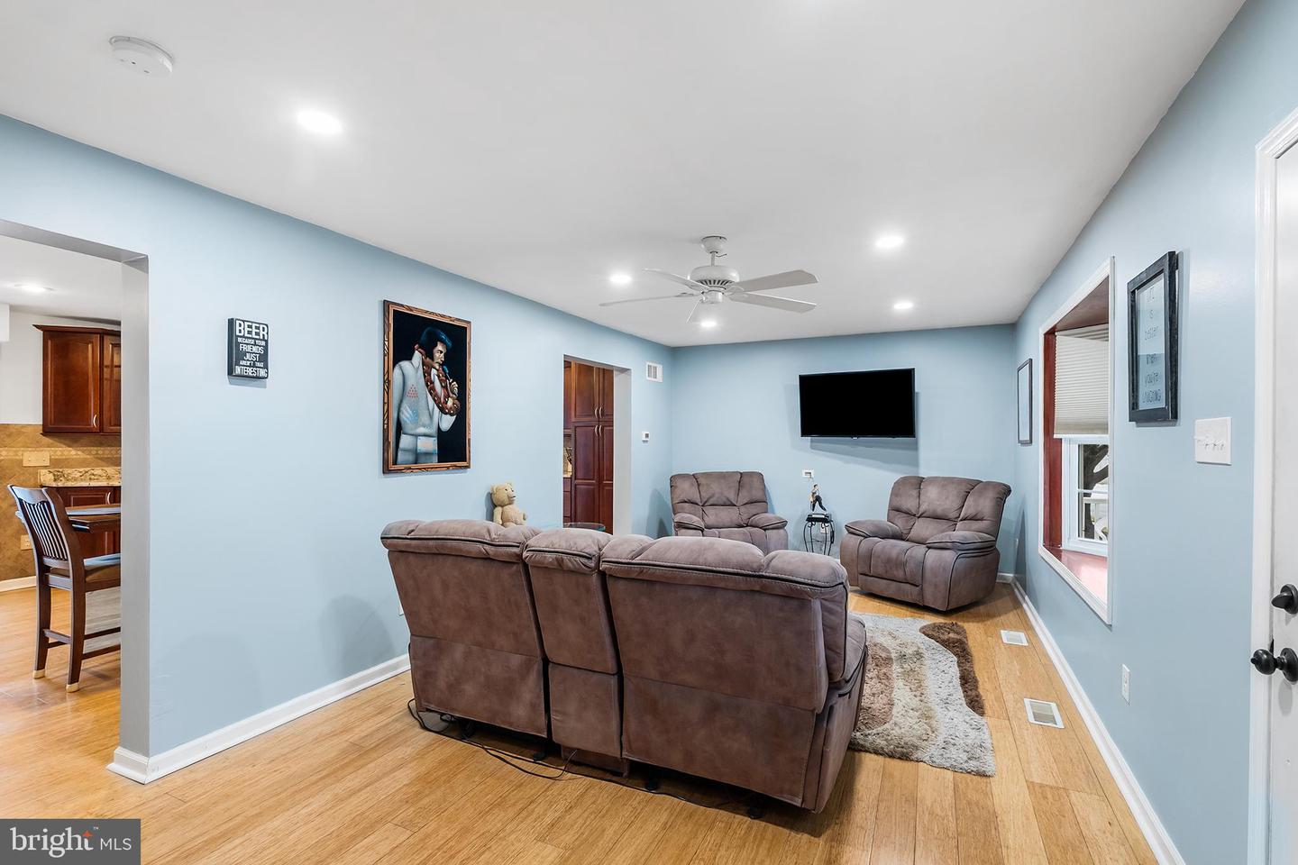 541 Stanford Rd Property Photo 4