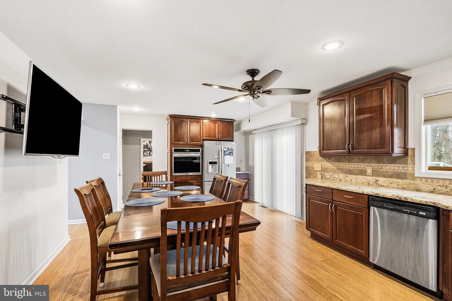 541 Stanford Rd Property Photo 10