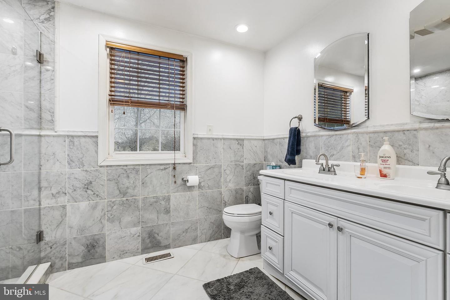 541 Stanford Rd Property Photo 18