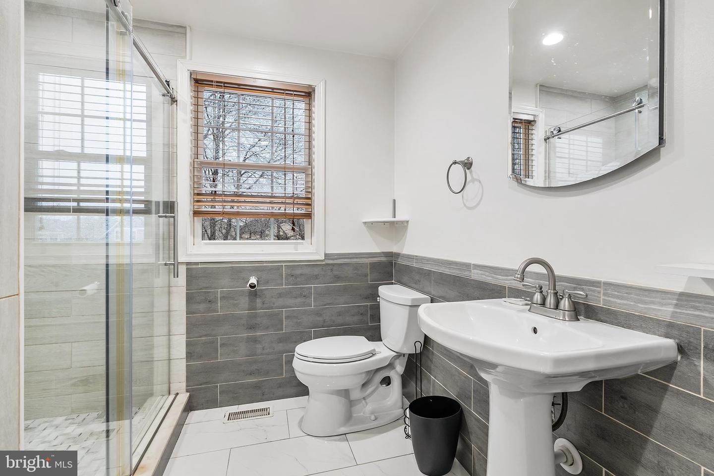 541 Stanford Rd Property Photo 24