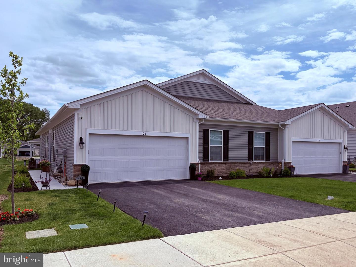 133 DELHAAS CIR Property Photo 1