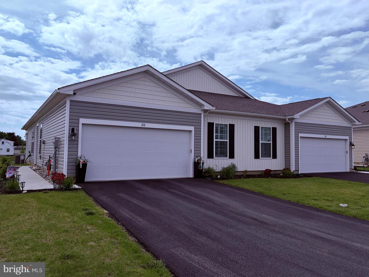 135 DELHAAS CIR Property Photo 1
