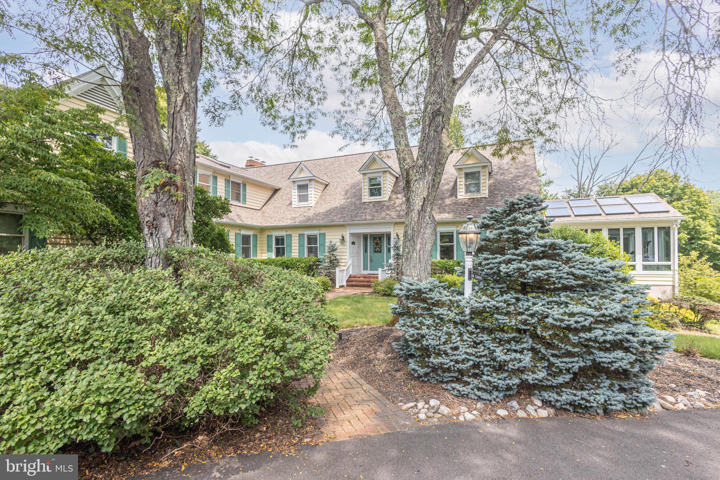 1045 Washington Crossing Rd Property Photo 2