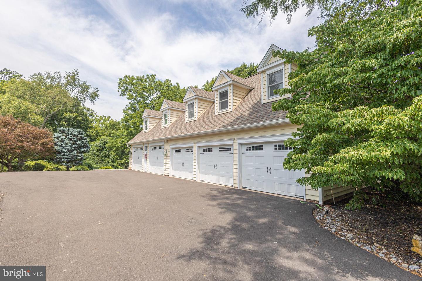 1045 Washington Crossing Rd Property Photo 7