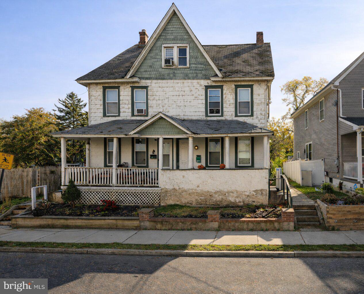 215-217 Moreau St Property Photo 1
