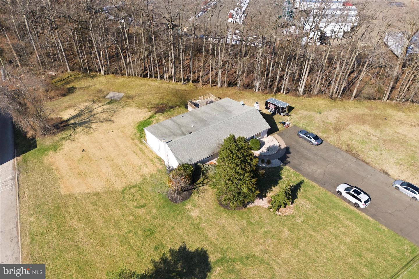 211 Lincoln Hwy Property Photo 6