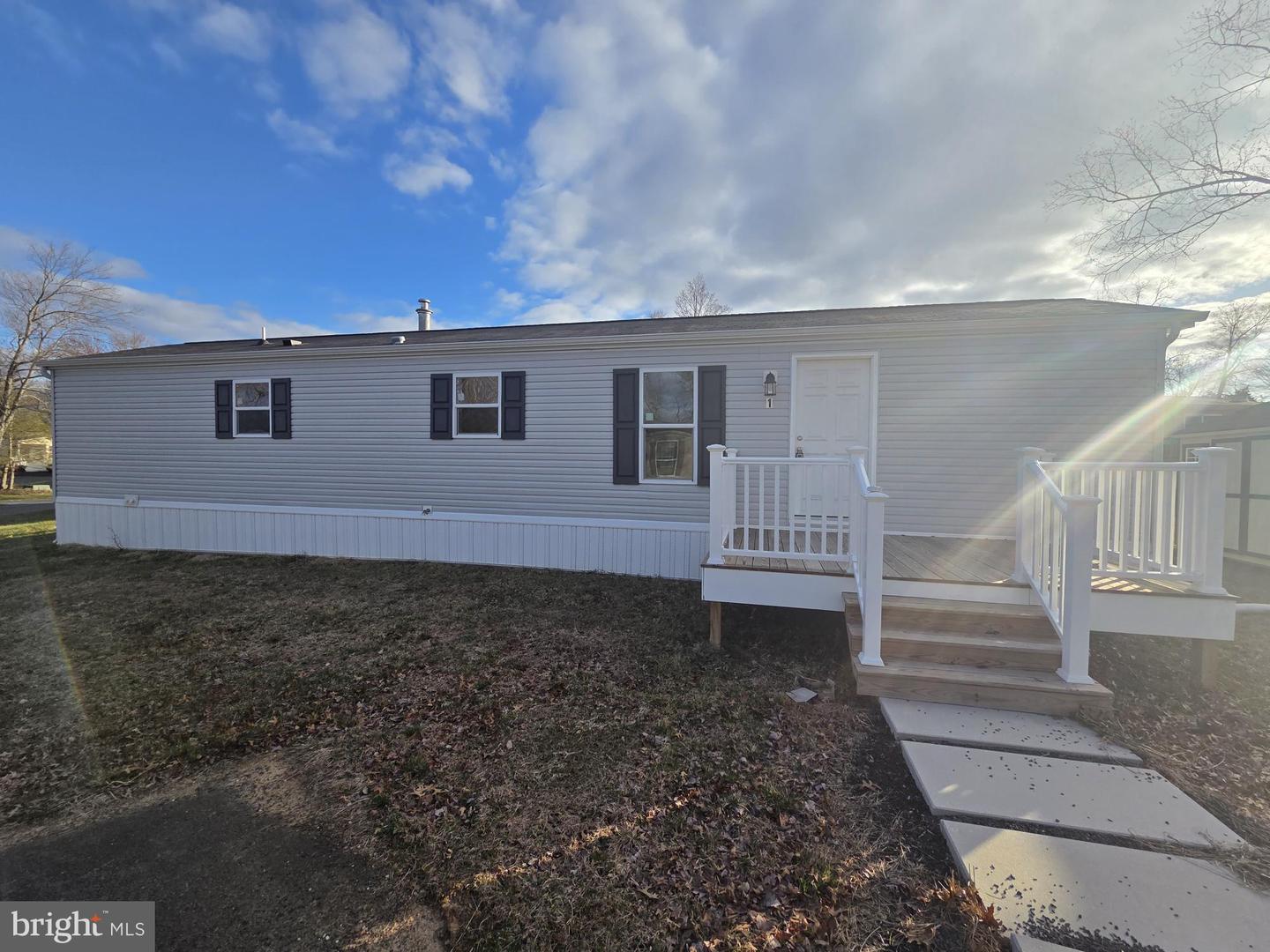 1 Laurel Ter Property Photo 1