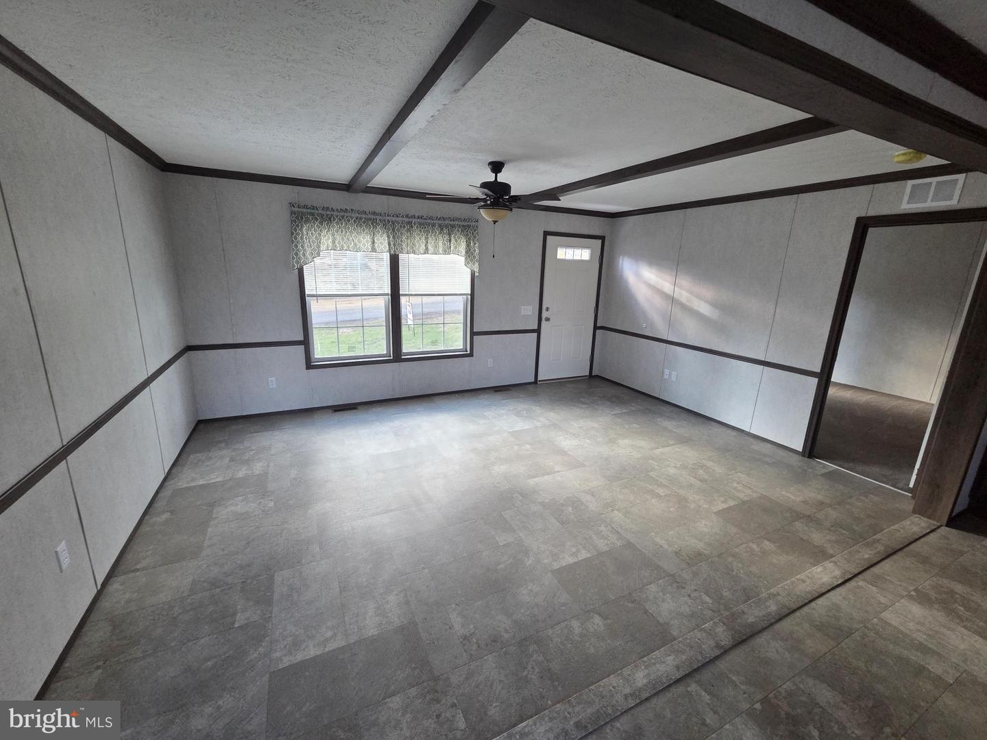 4 Woodedge Dr Property Photo 2