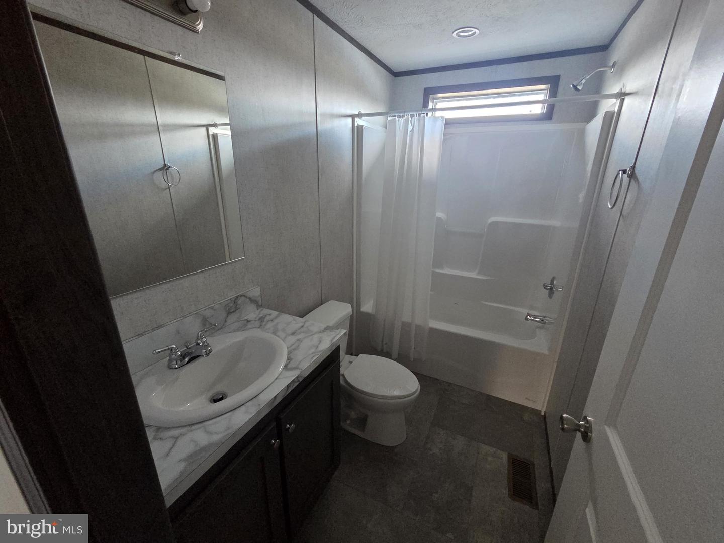 4 Woodedge Dr Property Photo 12
