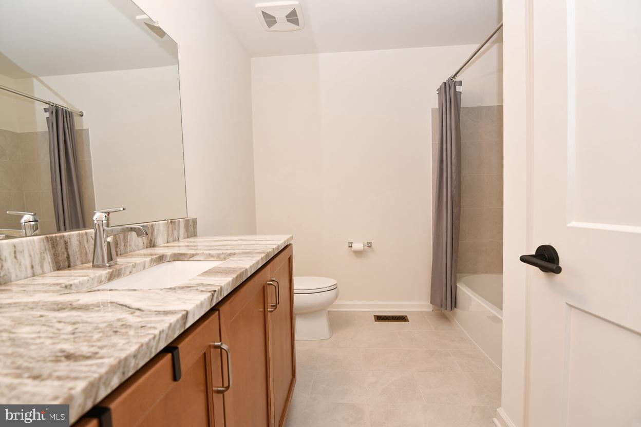924 Holden Ct Property Photo 22