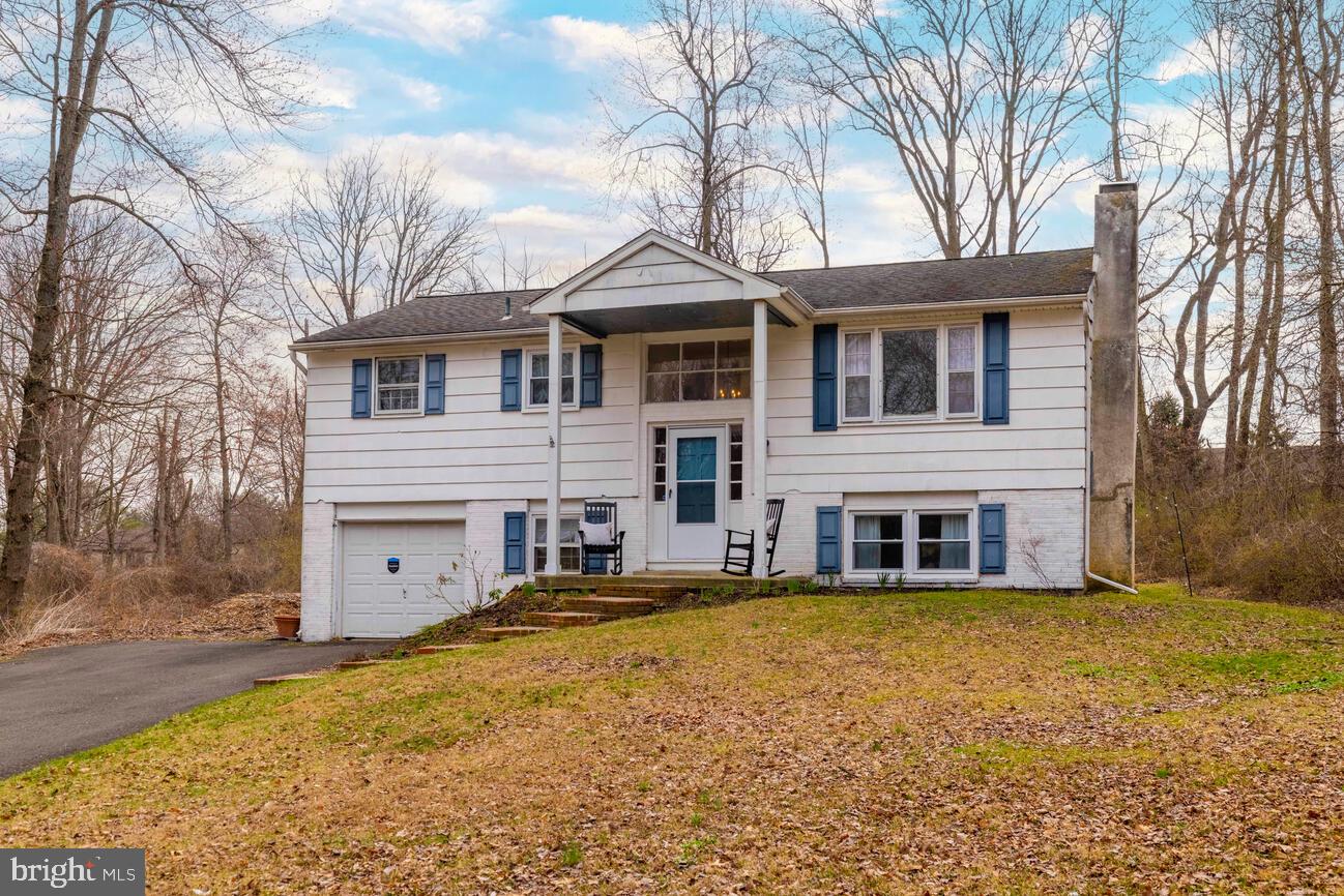 1555 Fieldwood Rd Property Photo 2