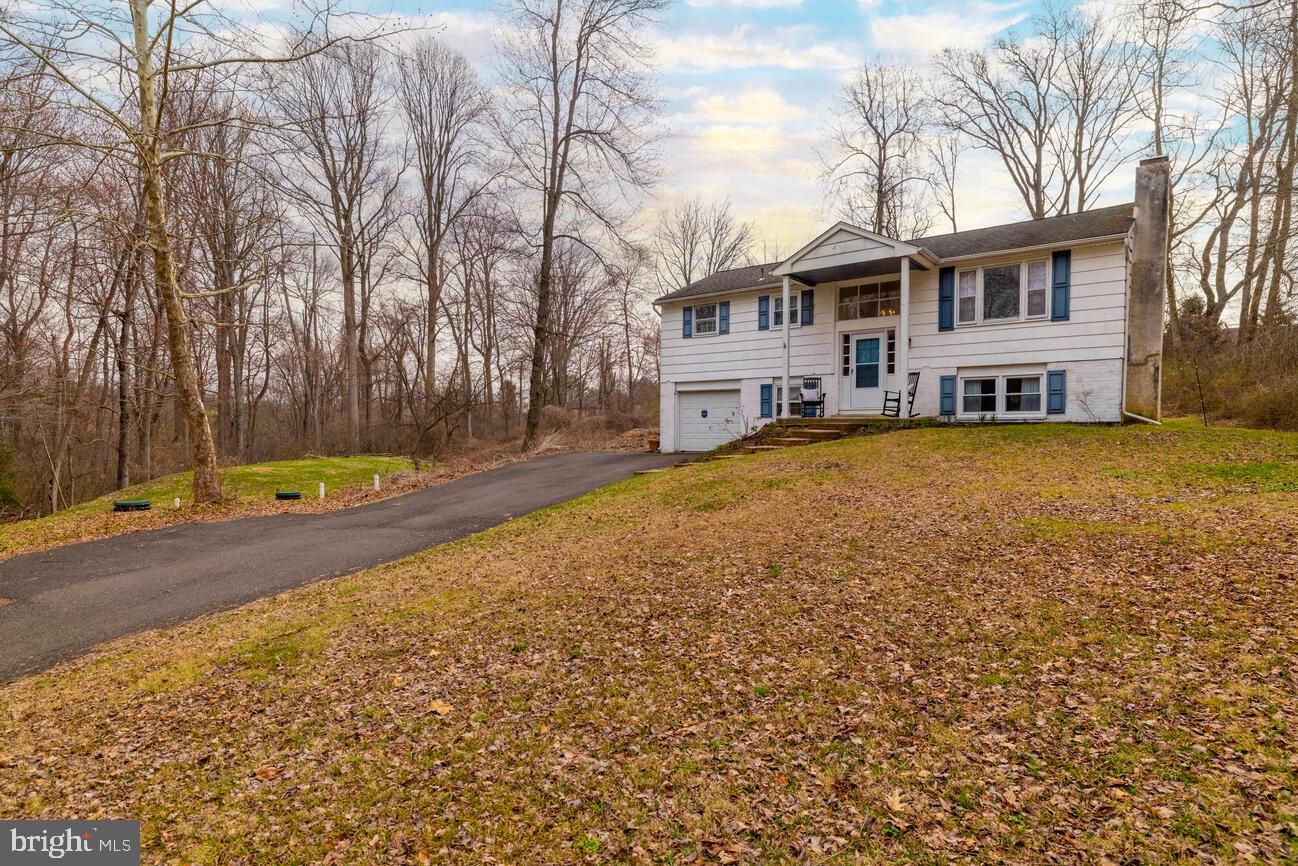 1555 Fieldwood Rd Property Photo 3