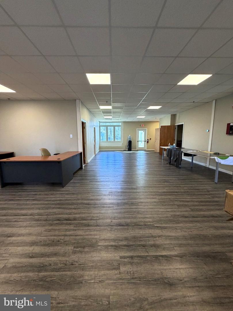 304 Corporate Dr E #e Property Photo 2