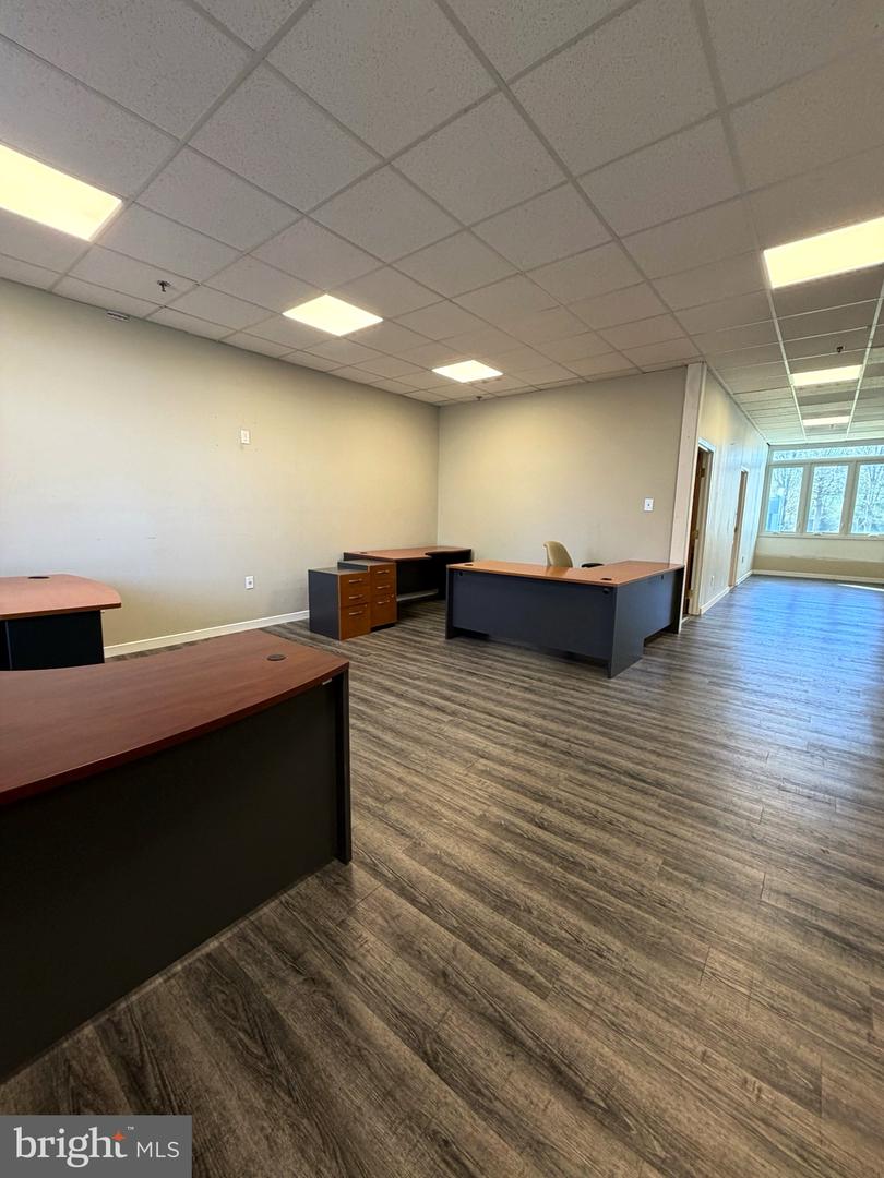 304 Corporate Dr E #e Property Photo 5
