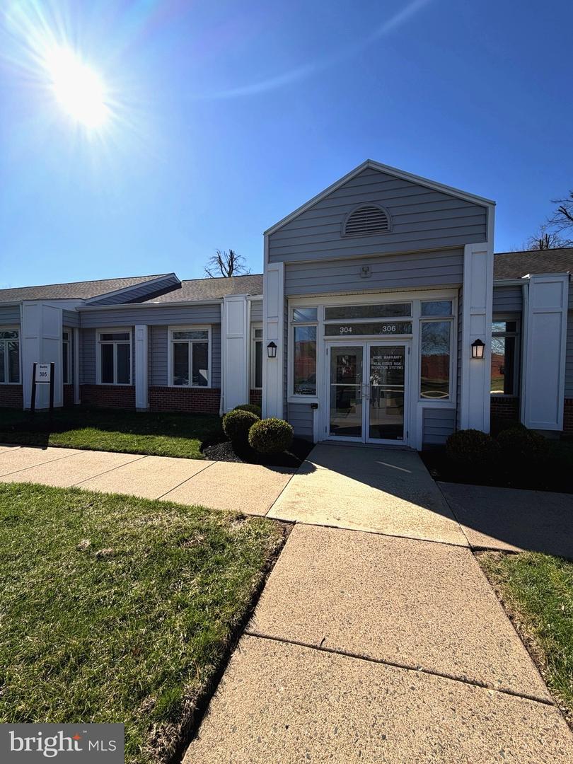 304 Corporate Dr E #e Property Photo 11