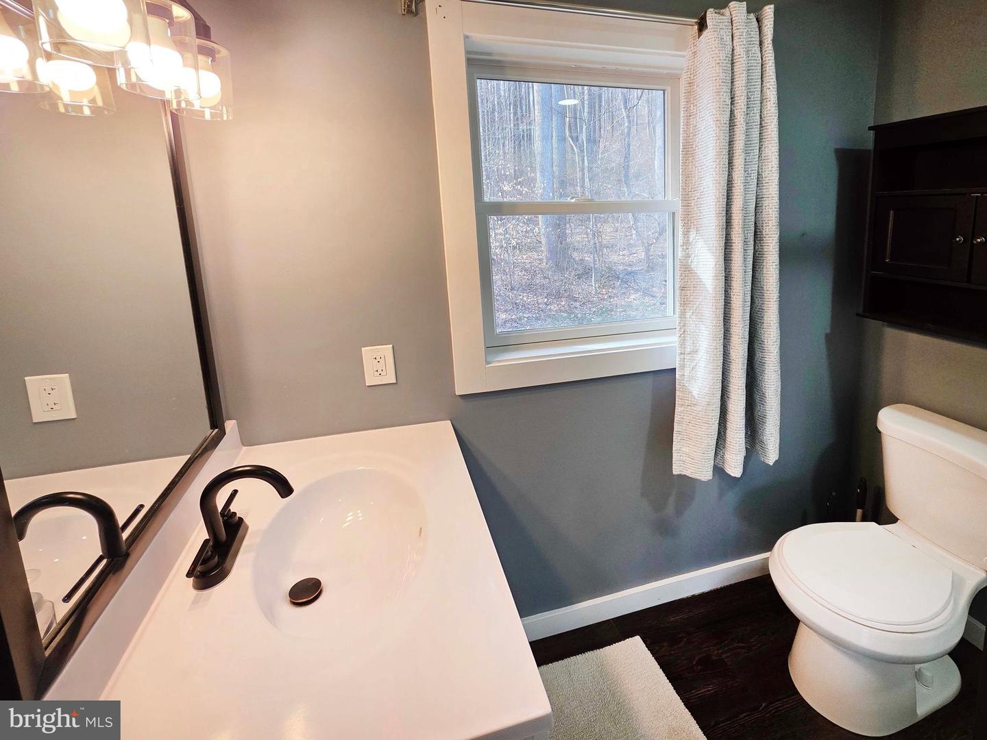 3911 Dogwood Ln #upper Property Photo 8
