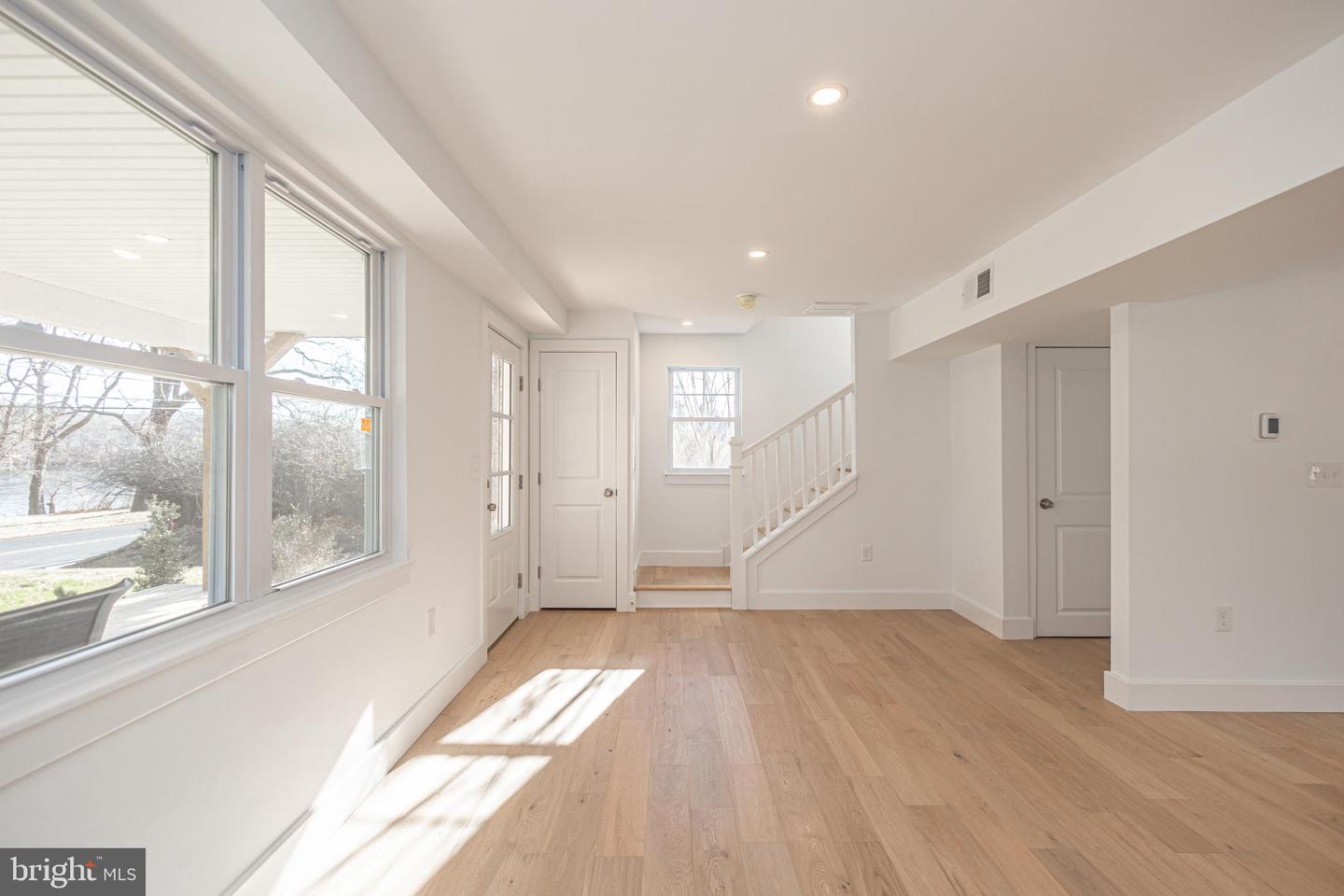 1434 River Rd Property Photo 5