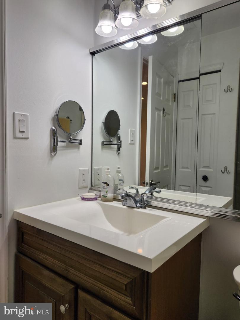 2401 Greensward N #b7 Property Photo 28