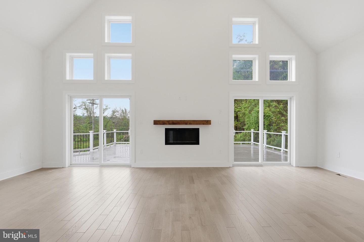 759 River Rd Property Photo 12