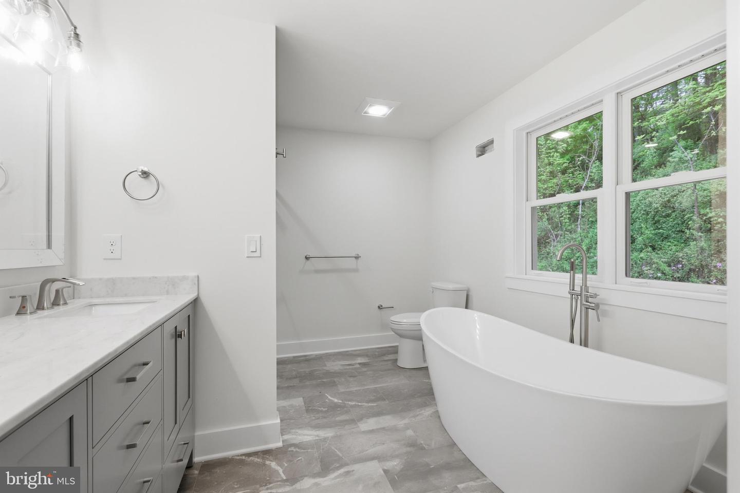 759 River Rd Property Photo 37